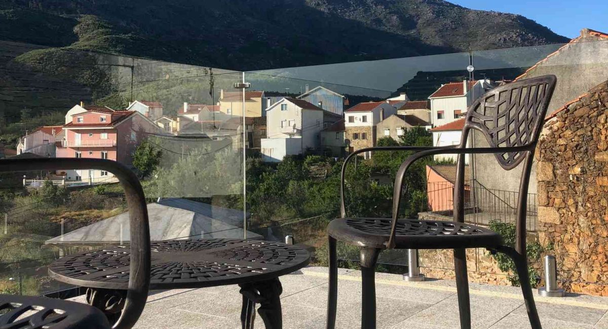 alojamento combarão da serra - empreendimento turístico, localizada em cortes do meio na serra da estrela