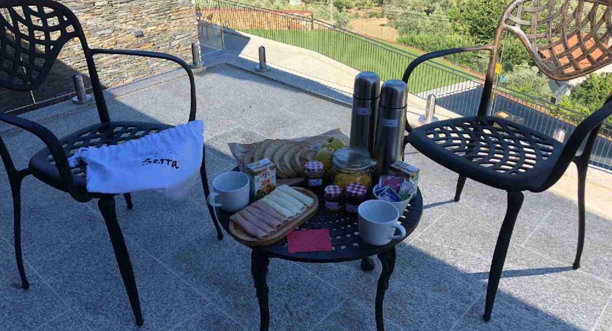 alojamento combarão da serra - empreendimento turístico, localizada em cortes do meio na serra da estrela