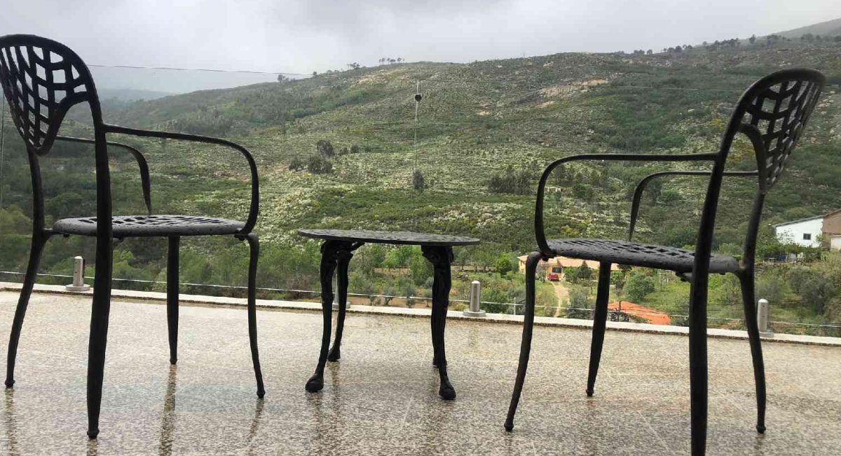 alojamento combarão da serra - empreendimento turístico, localizada em cortes do meio na serra da estrela