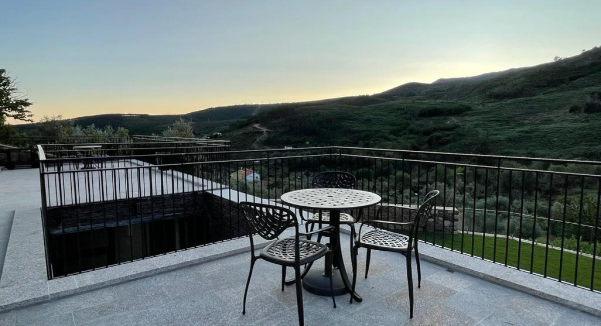 alojamento monteira da serra - empreendimento turístico, localizada em cortes do meio na serra da estrela